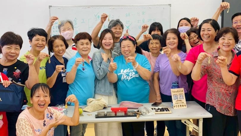 🎓 合作案例｜桃園三龍活動中心—銀髮手作活動，長輩也能玩的金工手作課